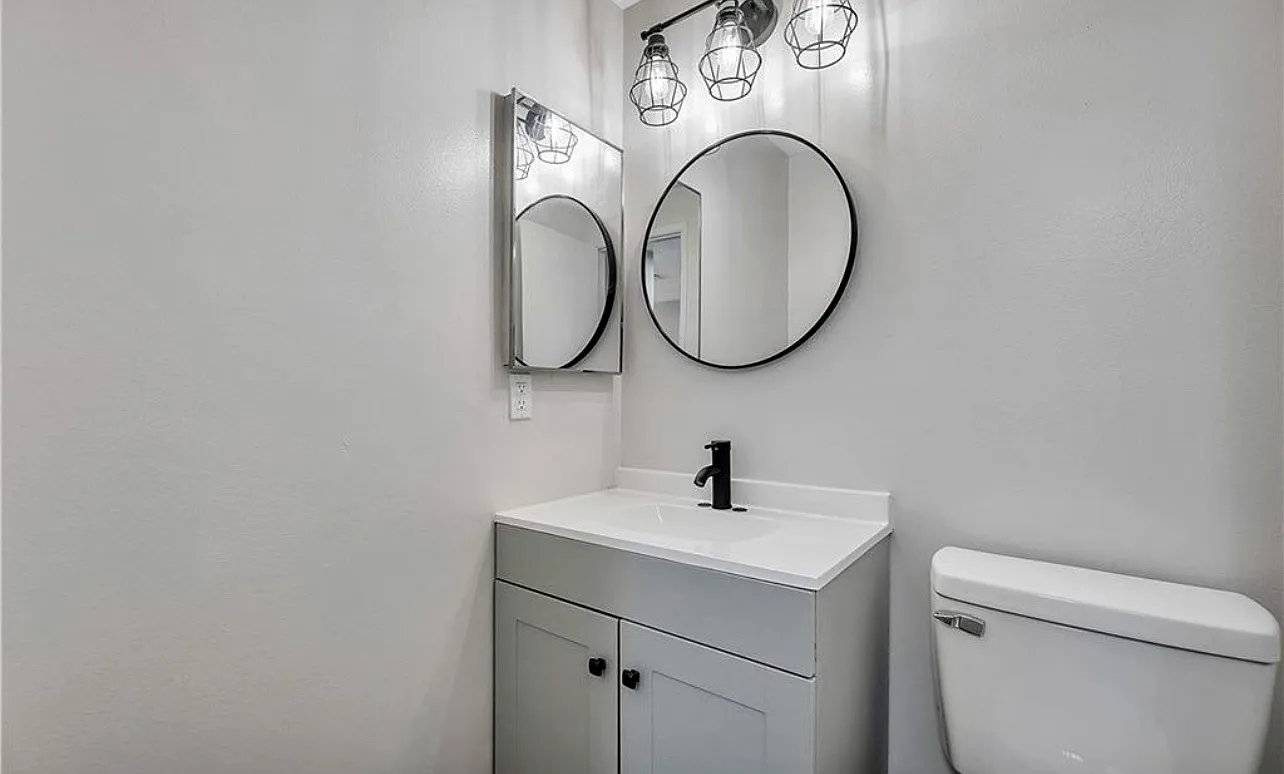 3 bed, 900 sqft, $3,300 — Photo 3