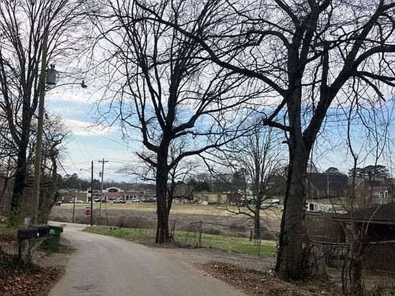 4th image of 204 McCall Rd