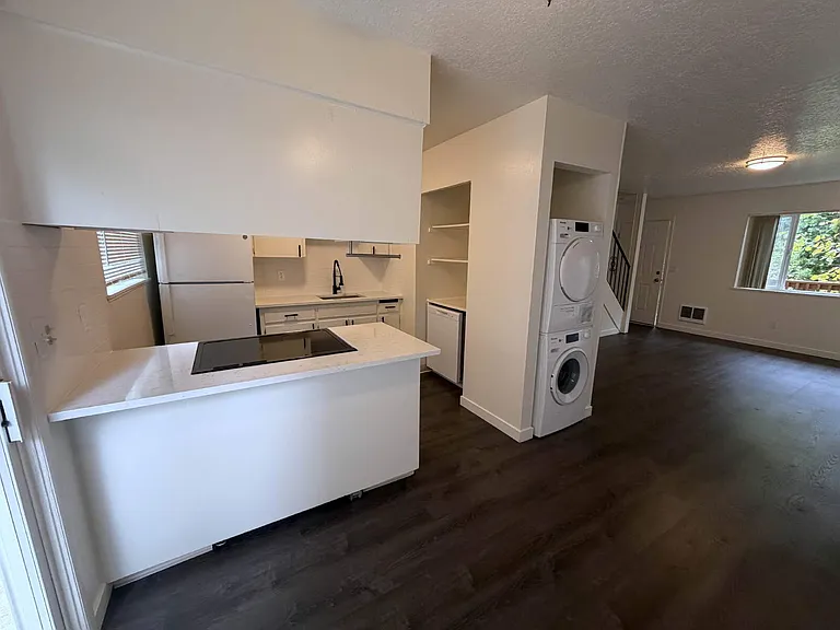 3123 SW Dolph Ct #8 — Photo 10