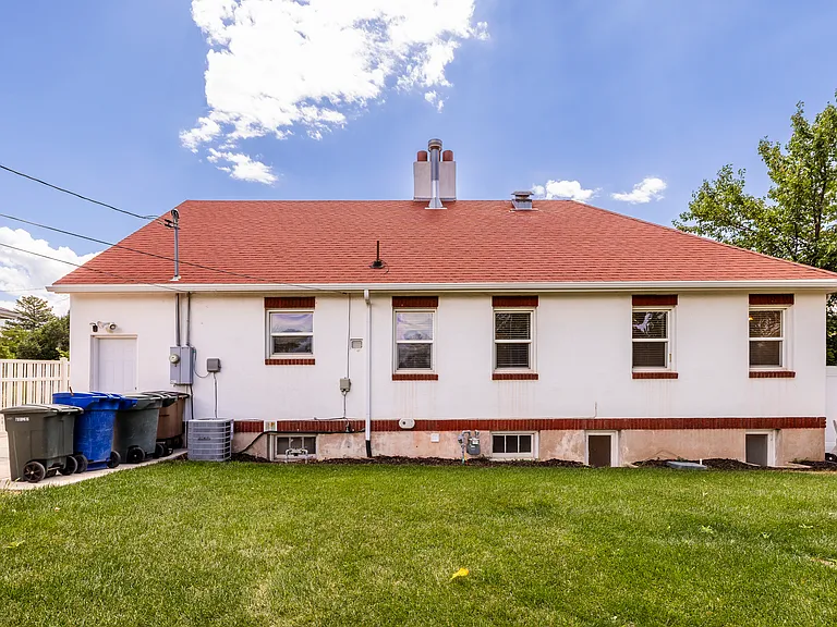 1489 E Michigan Ave — Photo 23