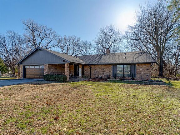 2nd image of 403 Piney Oak Dr