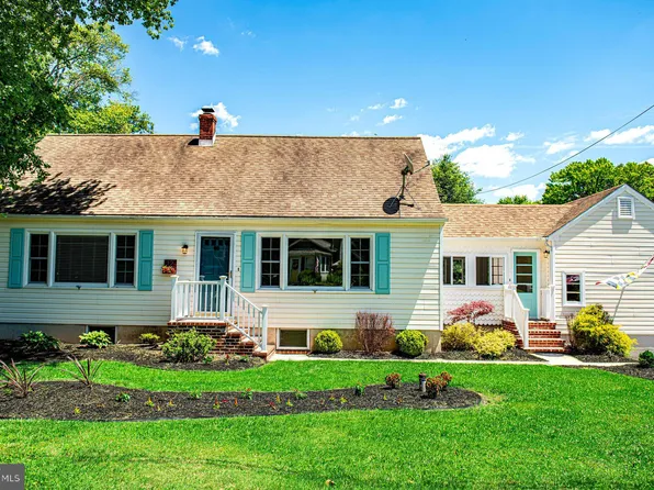 12 Riverview Ave, Earleville, MD 21919