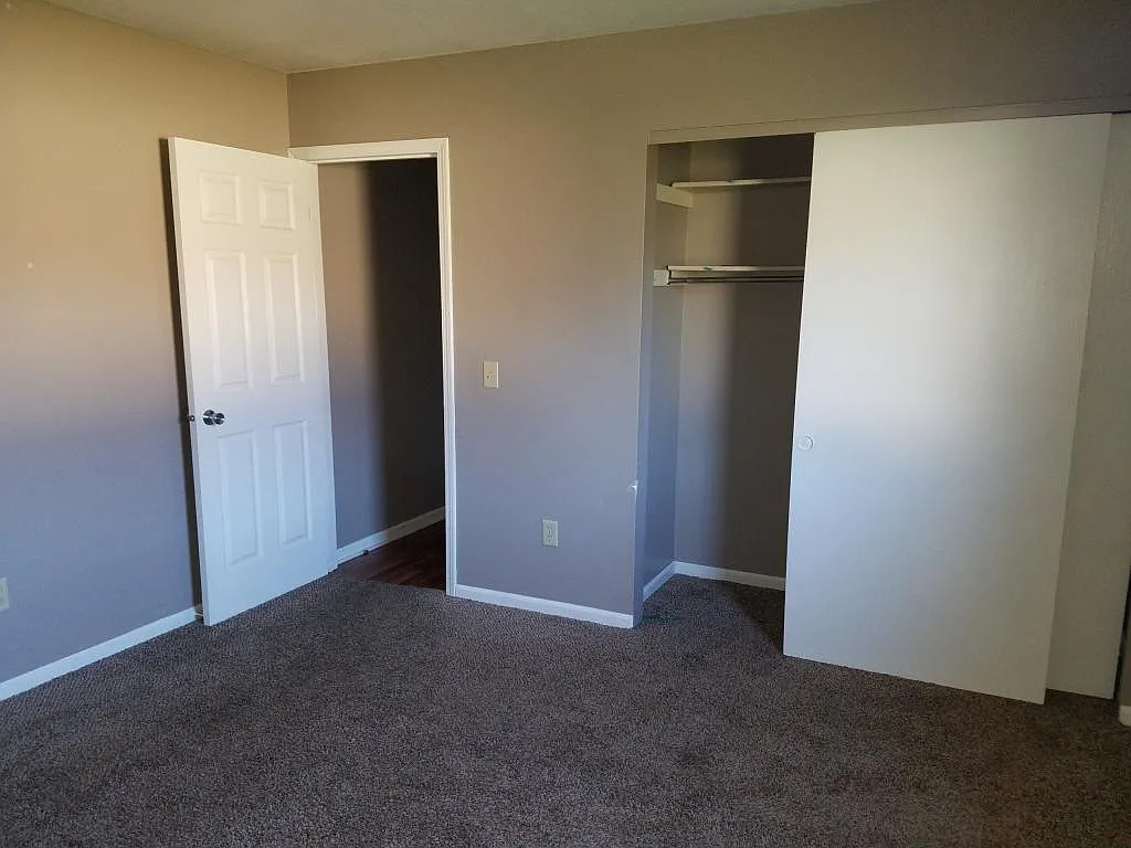 731 Villa Park Ct — Photo 2