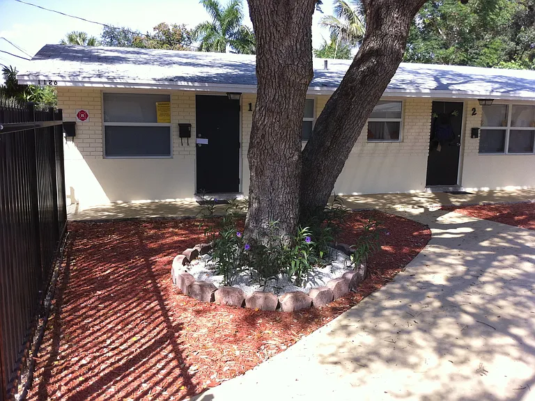1126 SW 15th Ter — Photo 20