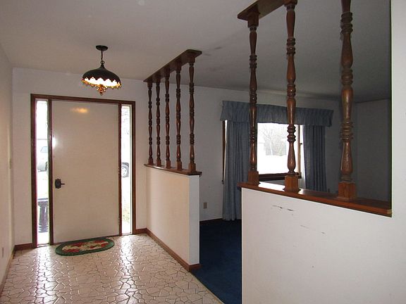 3rd image of 204 Hayden Ct