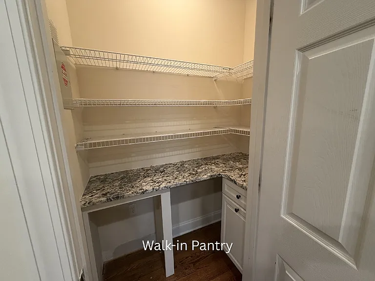 1510 Liberty Ln — Photo 3