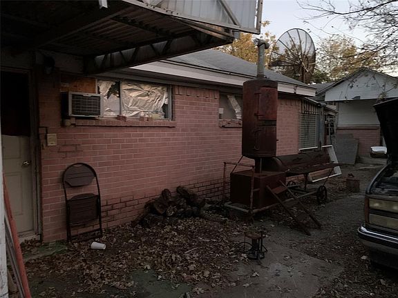 4th image of 5609 Blackmore Ave