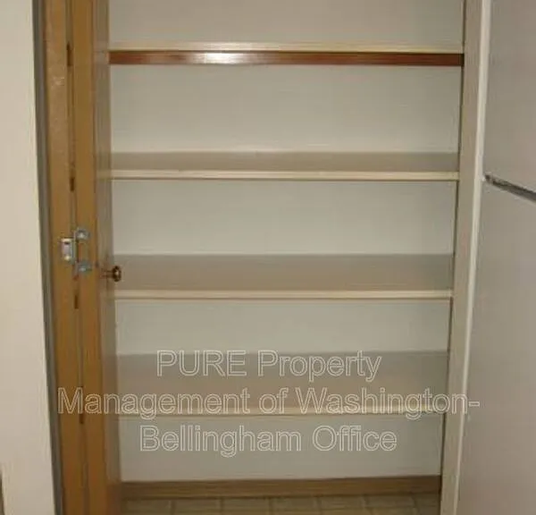 2427 Michigan St — Photo 3