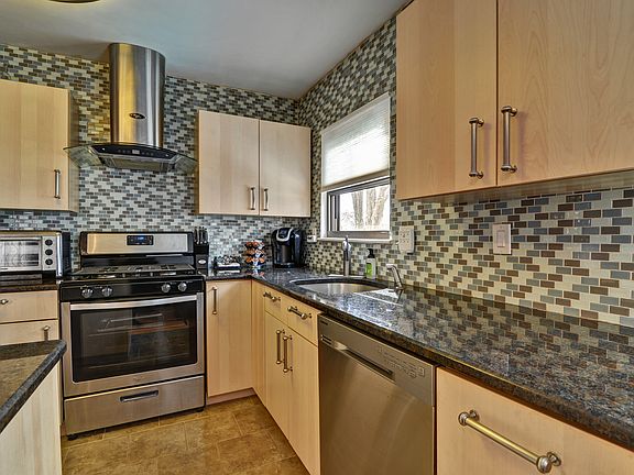 3rd image of 1556 Stoney Ln #B