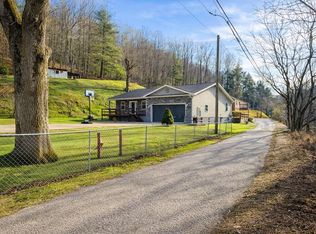 705 Riverside Dr, Delbarton, WV 25670