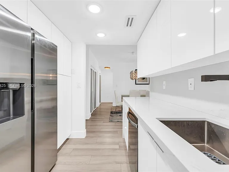 300 Bayview Dr #214 — Photo 8
