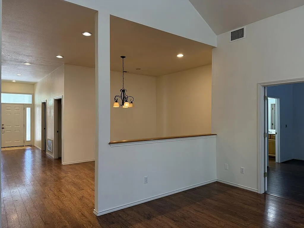 3 bed, 2.5 bath, 2154 sqft, $2,400 — Photo 4