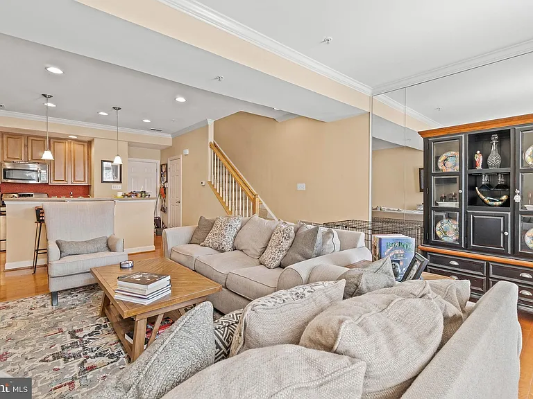 15164 Lancashire Dr — Photo 9