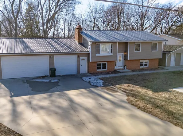 1318 Western Ave, Cedar Falls, IA 50613