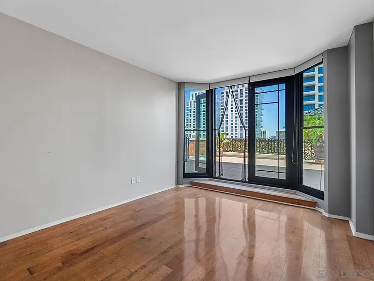 500 W Harbor Dr #714 — Photo 35