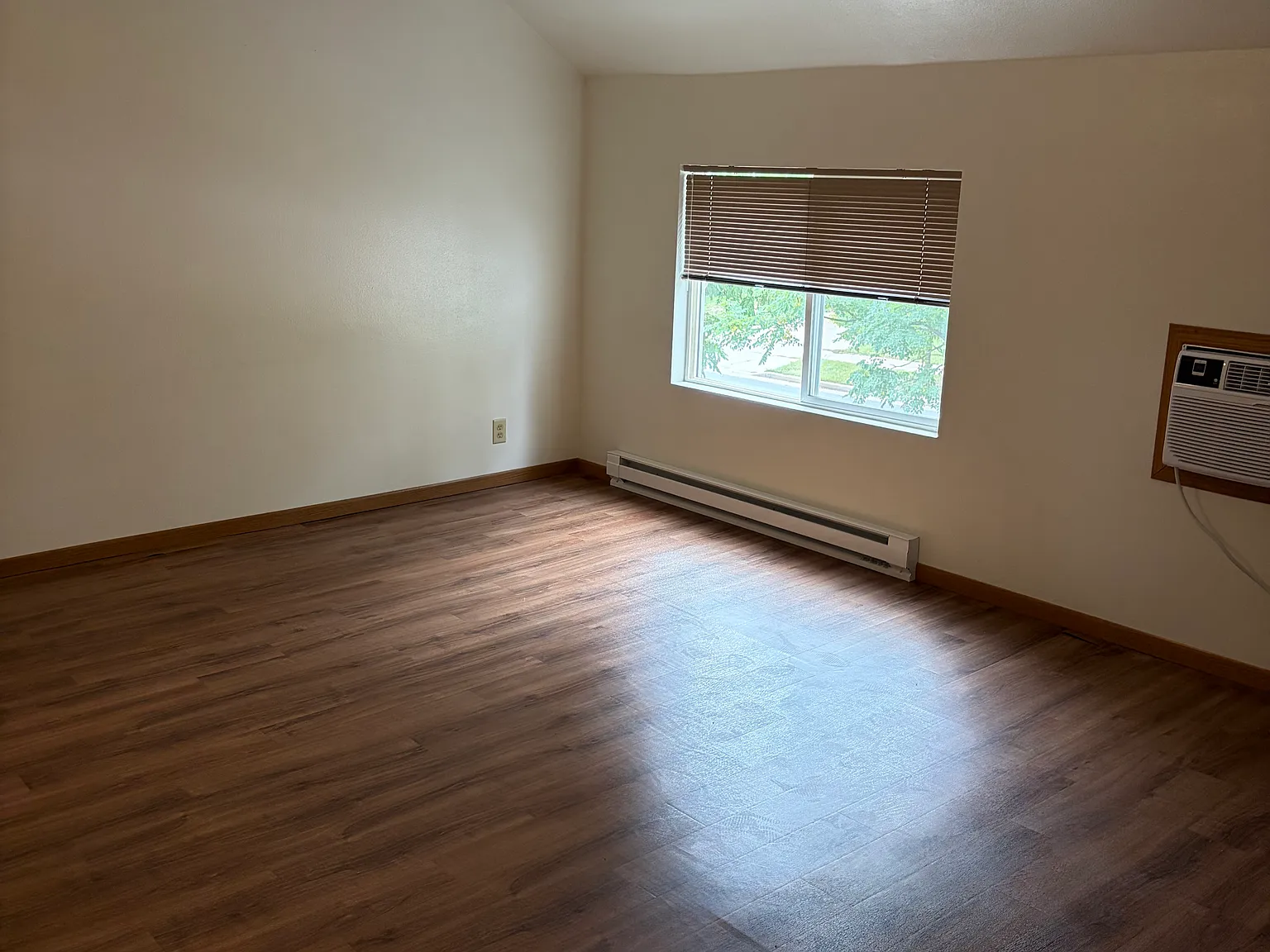 2 bed, 900 sqft, $800 — Photo 3