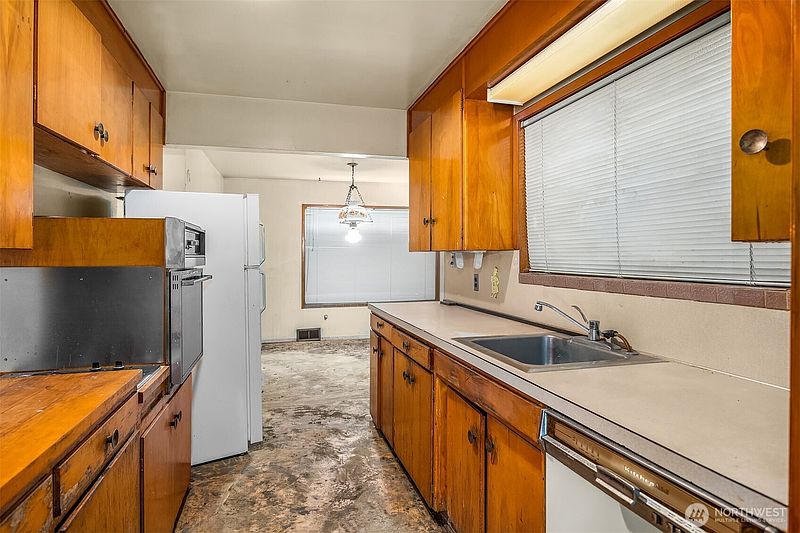 5th image of 941 N 103rd Street