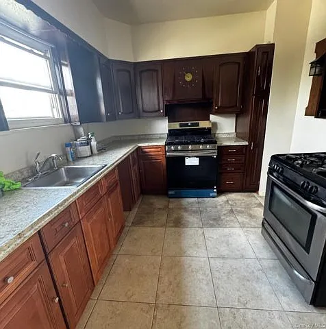 3 bed, 1.0 bath, 1700 sqft, $3,811 — Photo 4