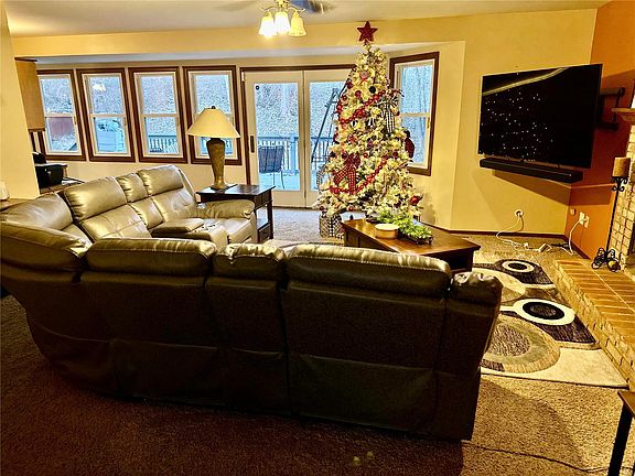 5th image of 21 Rosebrook Dr