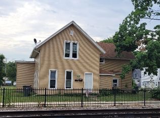 224 S 9th St #B, Goshen, IN 46528