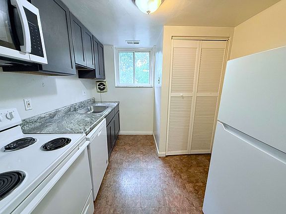 4th image of 250 Laurel Ave #205