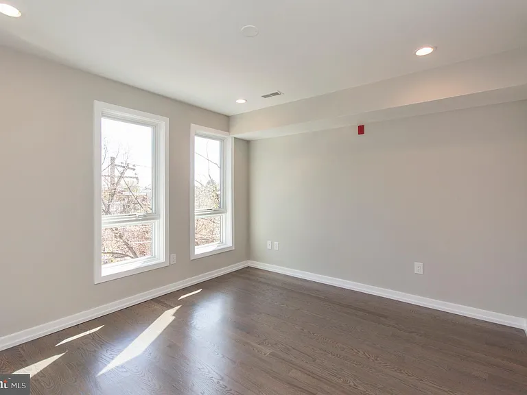 1703 Bainbridge St #2 — Photo 11