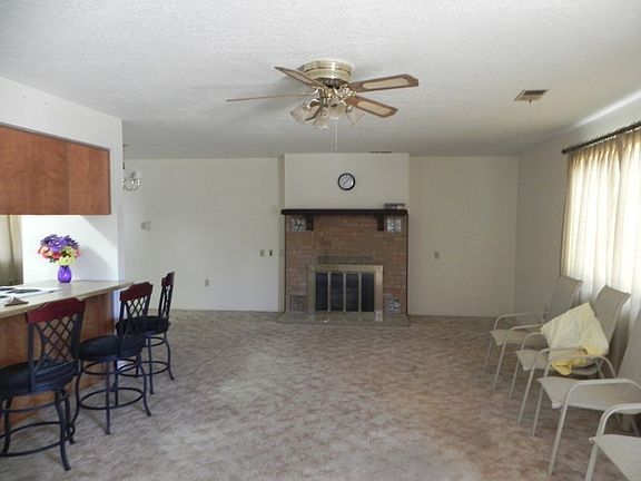 2nd image of 1052 E Whinnery Ave