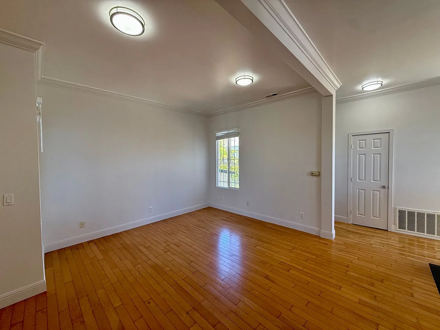 Spacious Top Floor Nopa 2br/1.5ba — Photo 4