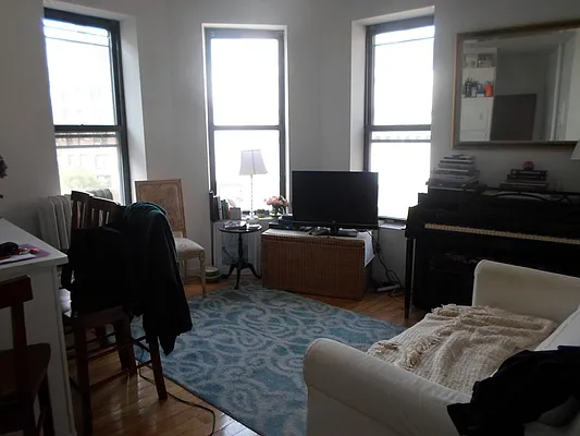 Rented by Sky Management | media 57