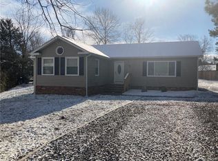 12201 McKenna Cir, Midlothian, VA 23112