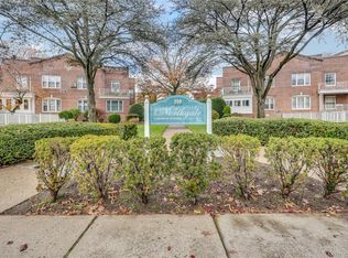 250 Central Ave APT B204, Lawrence, NY 11559