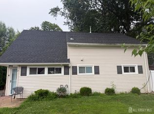 2 Gold St, Green Brook, NJ 08812