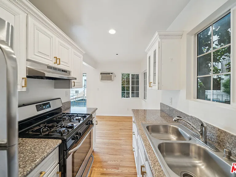 710 Westmount Dr #D — Photo 6