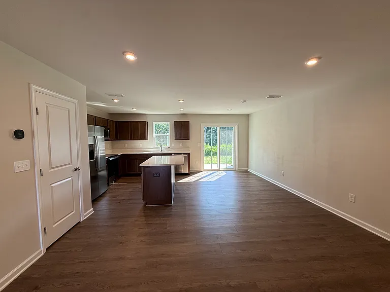 1523 39th Avenue Loop NE #4 — Photo 3