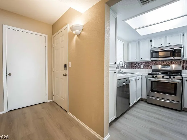 1908 Villa Palms Ct #202 — Photo 7