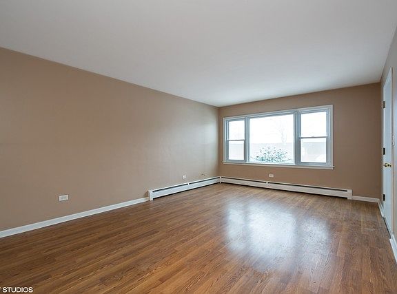 2nd image of 916 S Maple Ave