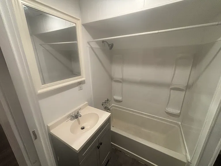 409 W Broad St #1 — Photo 10