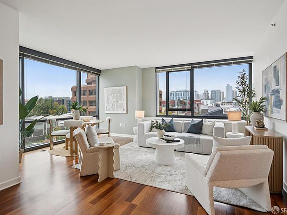 4th image of 250 King St Unit 500