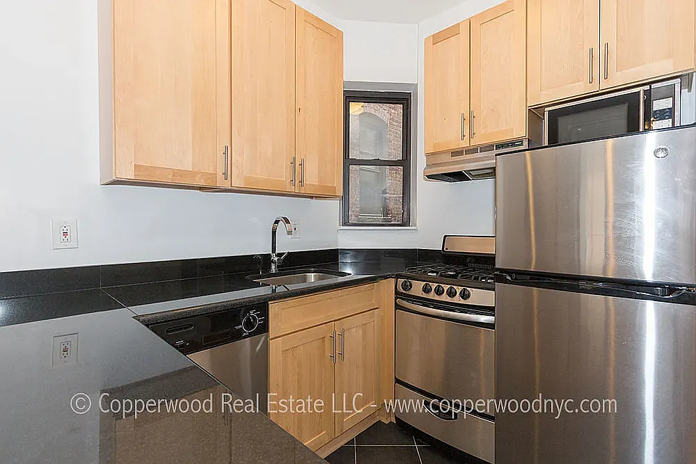 172 East 82nd Street — Photo 2