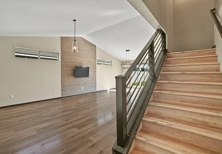 1952 W Yaquina Dr — Photo 10