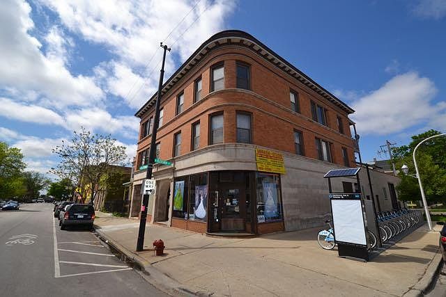 1st image of 3124 N California Ave #2