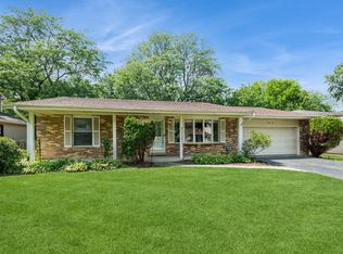 2402 S Embers Ln, Arlington Heights, IL 60005