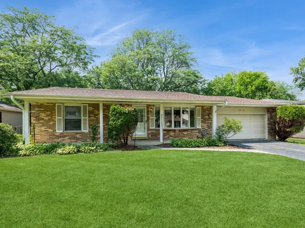2402 S Embers Ln, Arlington Heights, IL 60005
