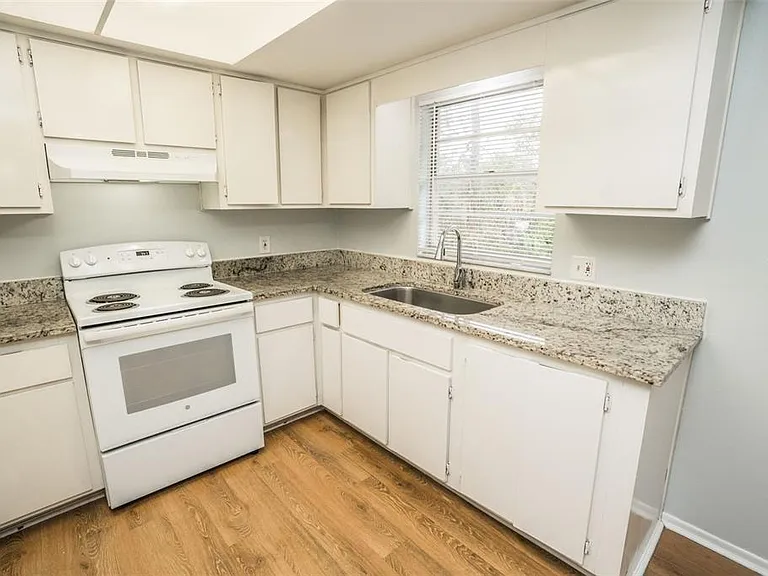 1277 Sylvia Ave — Photo 5