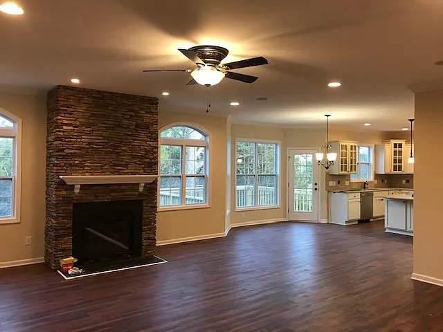 1641 Holly Creek Ln — Photo 2