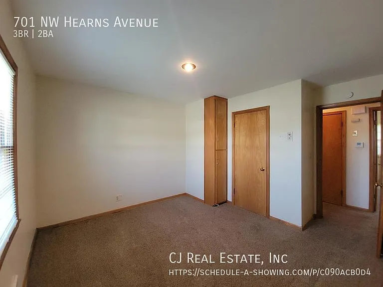 701 NW Hearns Ave — Photo 7