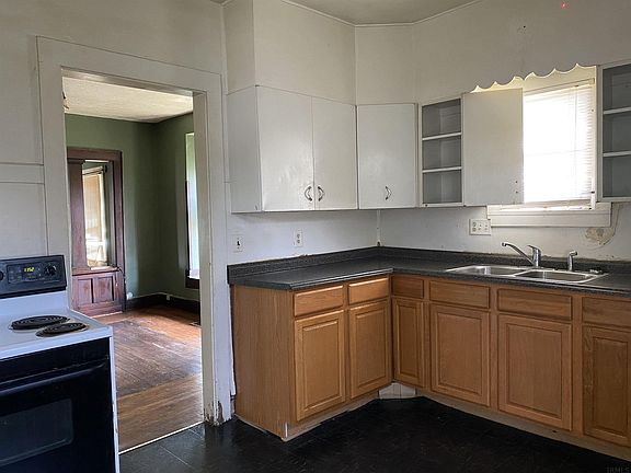 2nd image of 1307 W 1st St