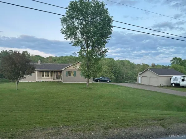 1320 N River Ave, Iron River, MI 49935