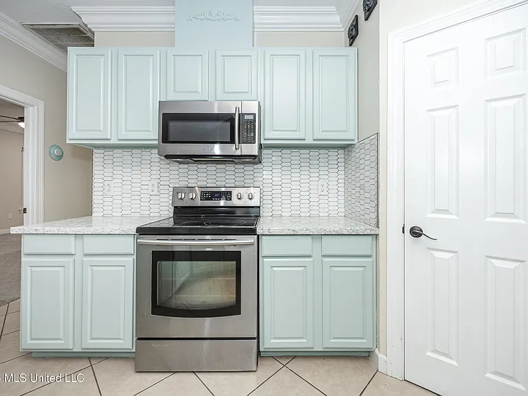 15208 Lisa Dr — Photo 21