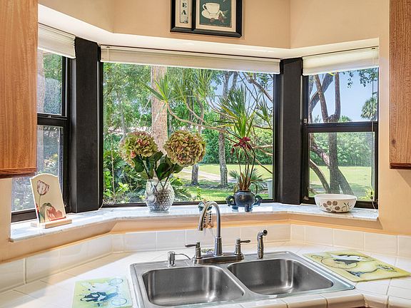 4th image of 5355 10th Fairway Drive #1